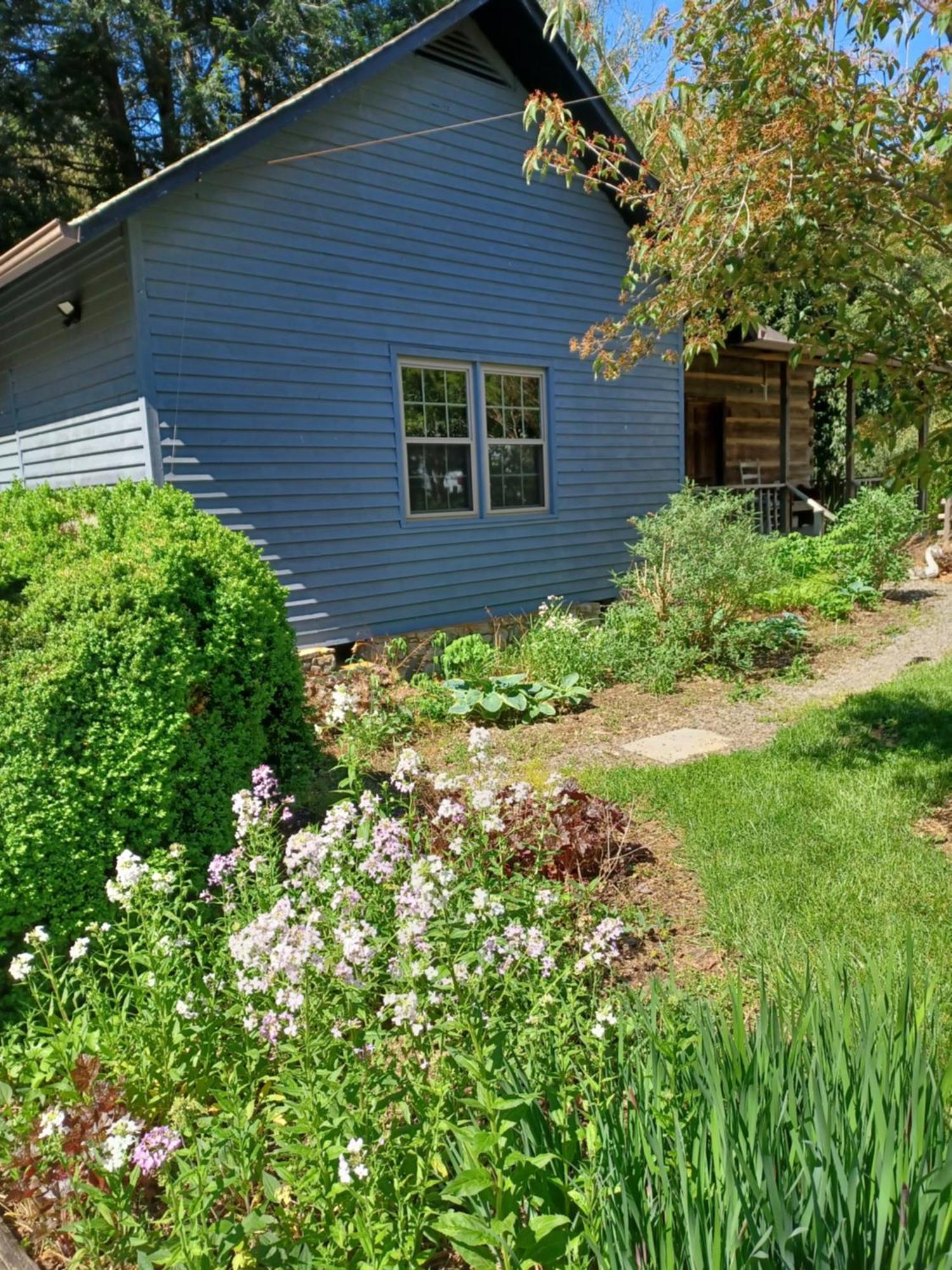 Restored1850S Log Cabin, With Gazebo And Gardens! 1 Mile To Downtown Weaverville Eksteriør bilde