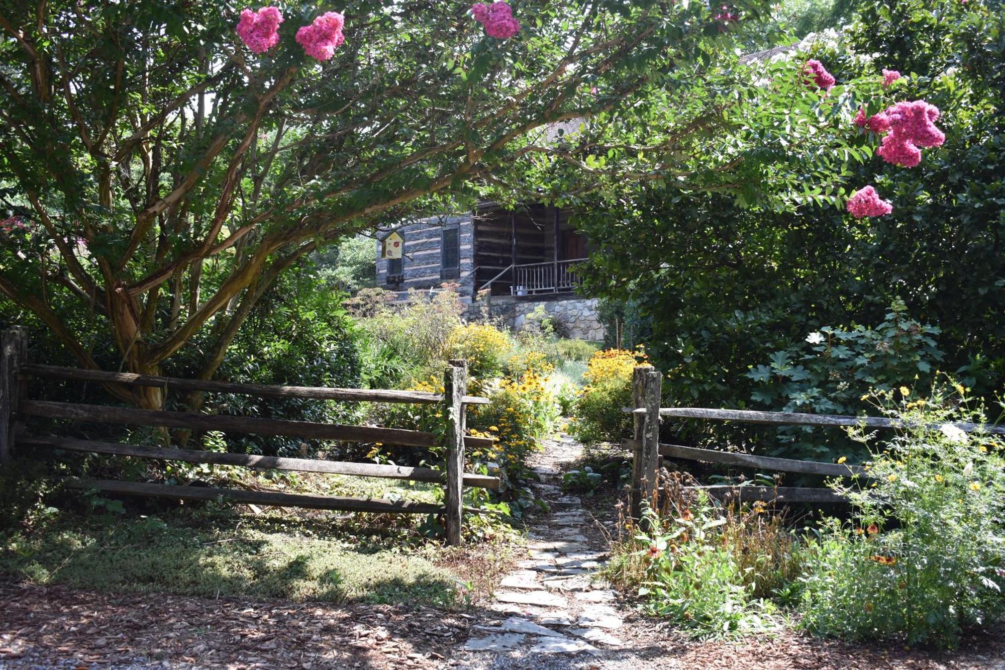 Restored1850S Log Cabin, With Gazebo And Gardens! 1 Mile To Downtown Weaverville Eksteriør bilde