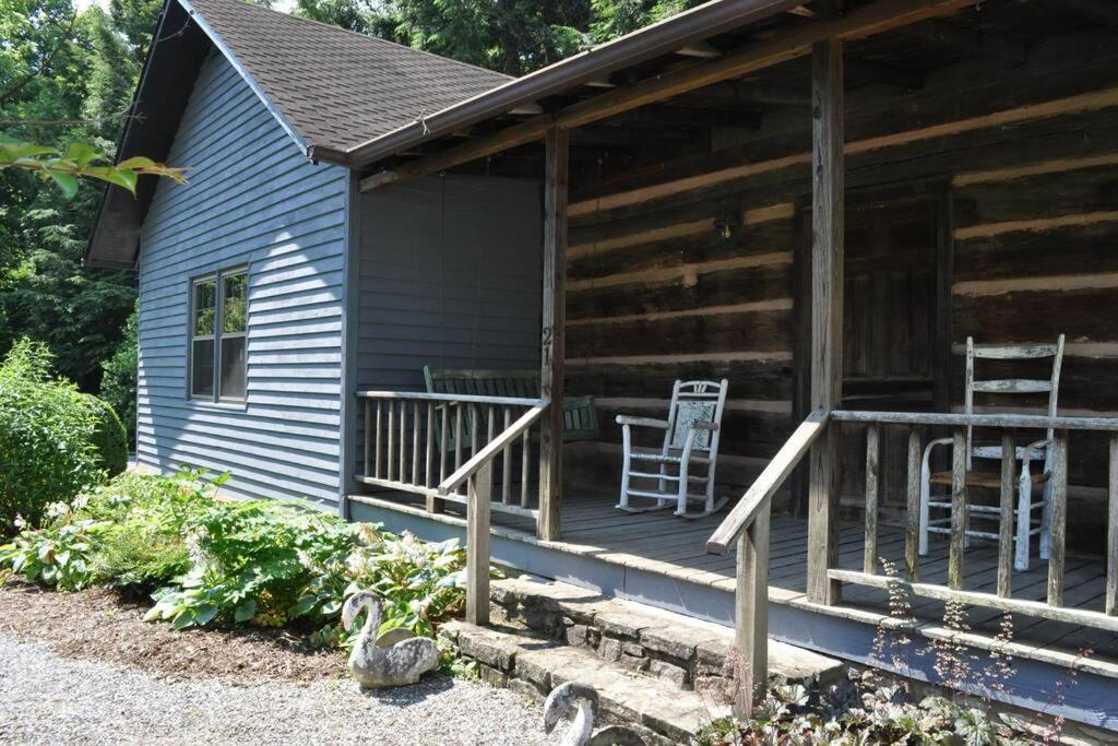 Restored1850S Log Cabin, With Gazebo And Gardens! 1 Mile To Downtown Weaverville Eksteriør bilde
